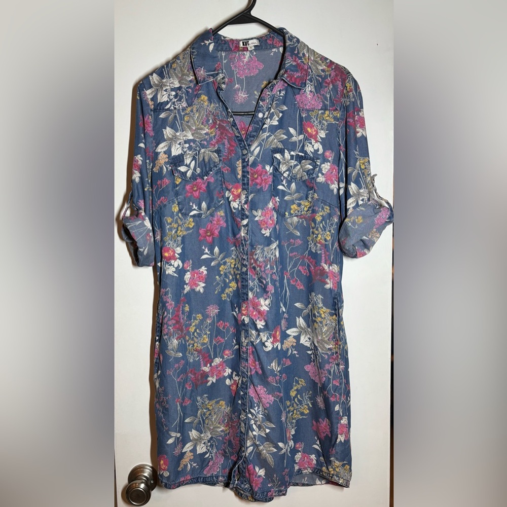 Snap button dress with side and front pockets